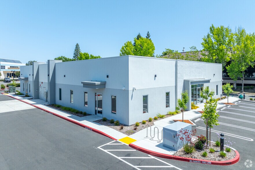 More Photos Of 1623 Santa Clara Dr, Roseville Medical For Lease