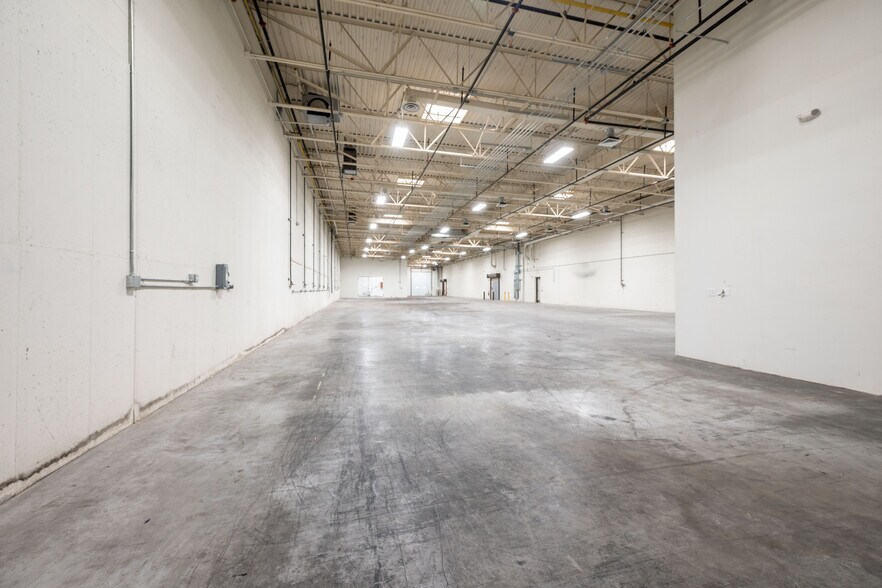 More Photos Of 10 Mile Hill Rd, Newtown Warehouse For Lease