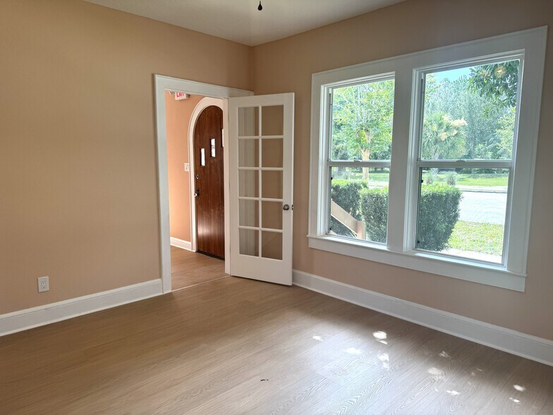More Photos Of 904 E Moody Blvd, Bunnell Office For Lease