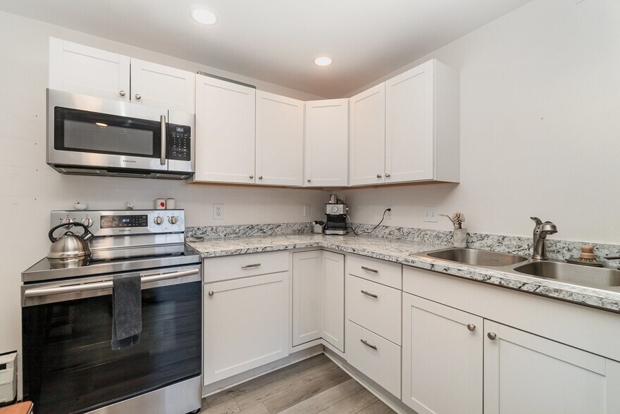 More Photos Of 134 Ashman St, Midland Restaurant For Sale