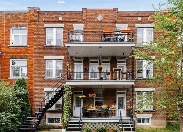 Primary Photo Of 485 Rue Osborne, Verdun Multifamily For Sale
