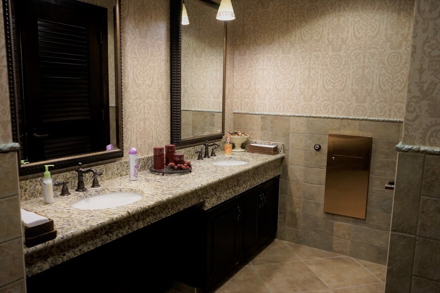 More Photos Of 1600 W Bloomfield Rd, Bloomington Medical For Lease