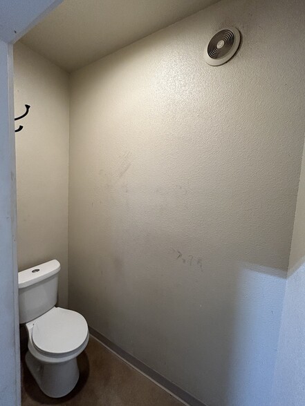 More Photos Of 9 Spanish Pass Rd, Boerne Showroom For Lease