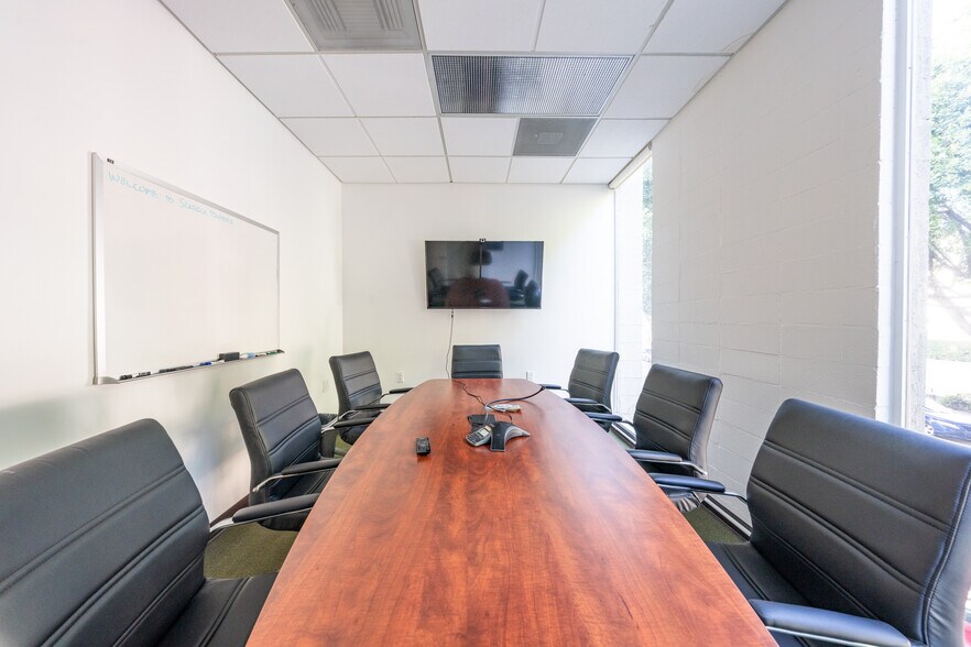 More Photos Of 690 E Green St, Pasadena Office For Lease