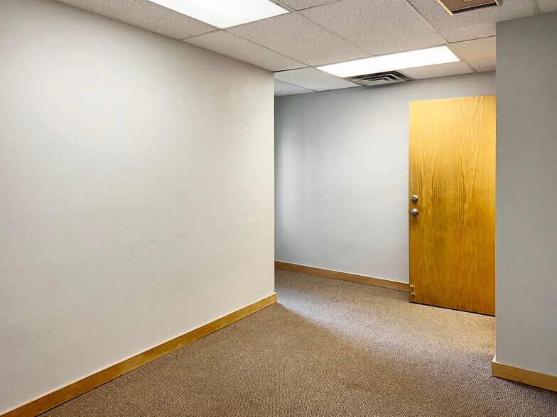 More Photos Of 101 W Main St, Frisco Office For Lease