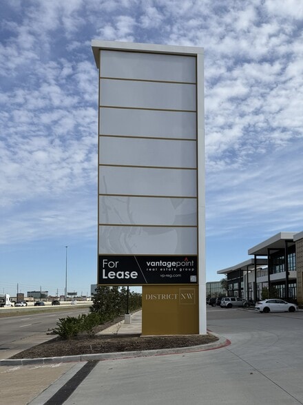 More Photos Of 14025 Northwest Fwy, Houston General Retail For Lease