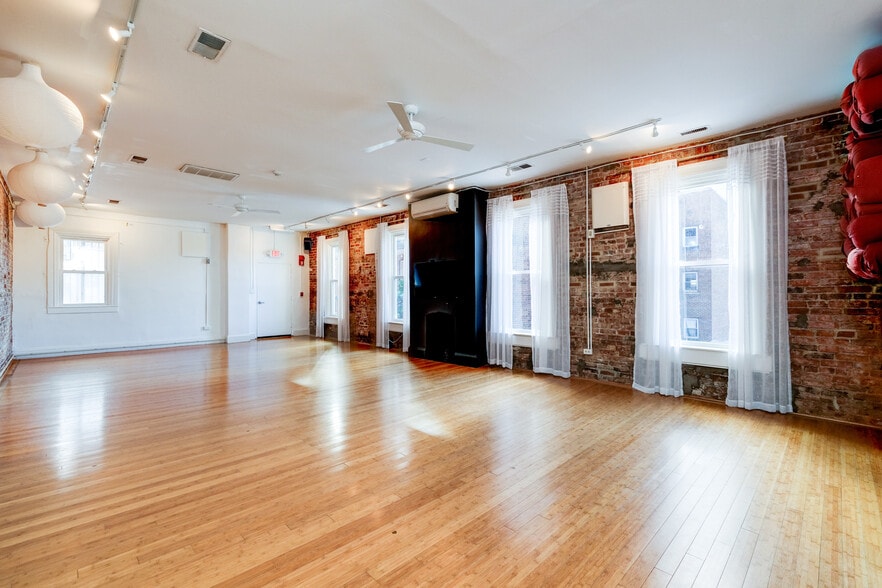 More Photos Of 1450 P St NW, Washington Storefront For Sale