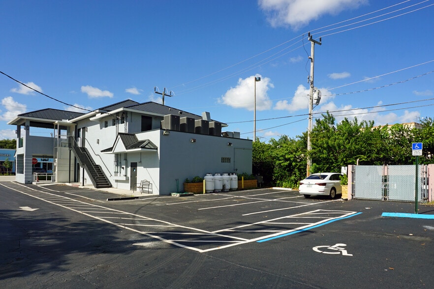 More Photos Of 2010 Wilton Dr, Wilton Manors Restaurant For Sale