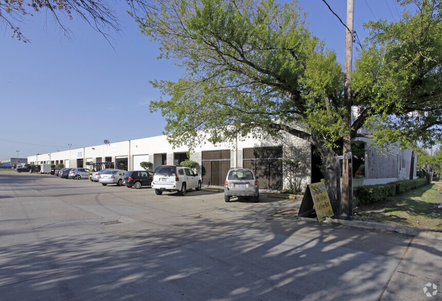 More Photos Of 8520 Sweetwater Ln, Houston Flex For Lease