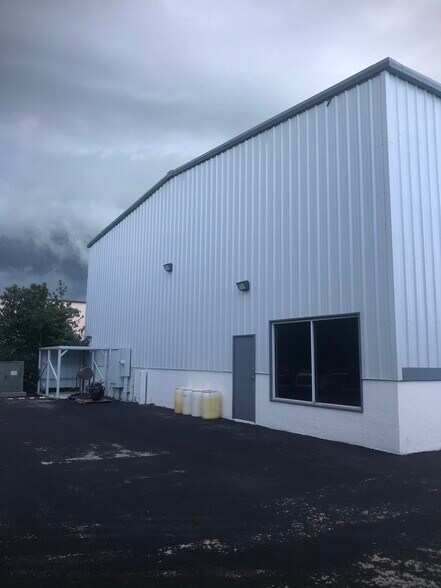 Primary Photo Of 7465 Commercial Cir, Fort Pierce Warehouse For Lease