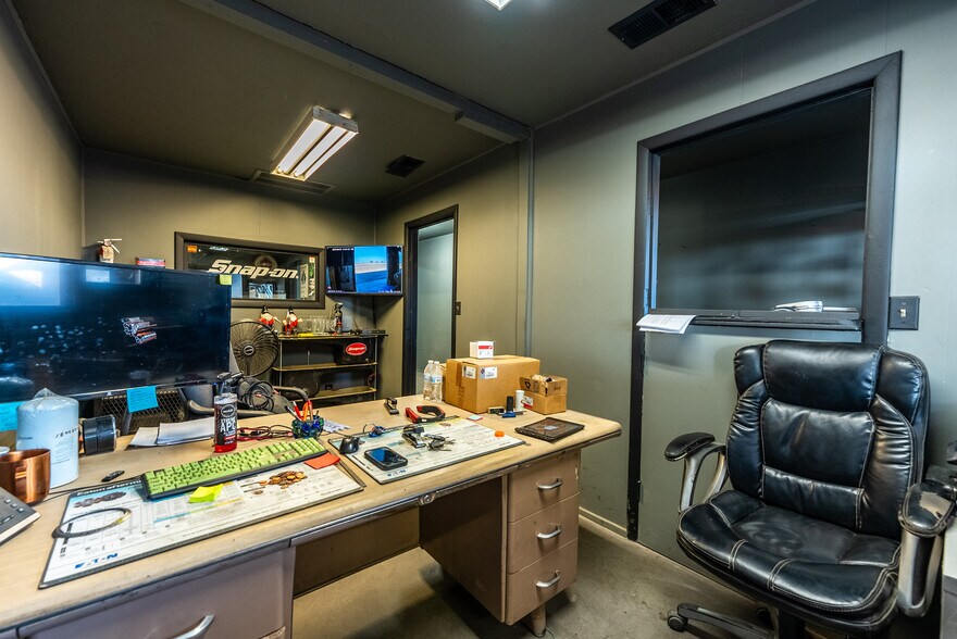 More Photos Of 397 E Evan Hewes Hwy, El Centro Auto Repair For Sale