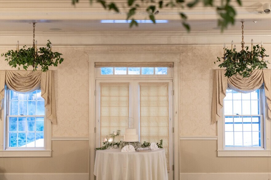 More Photos Of 18 Main St, Stowe Hotel For Sale