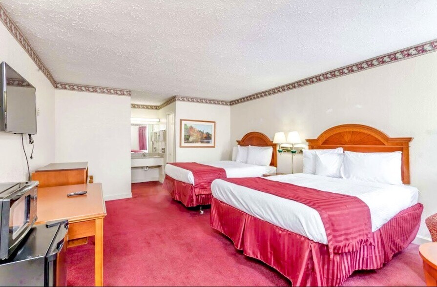 More Photos Of 15470 Highway 13 S, Hurricane Mills Hotel For Sale