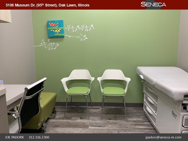 More Photos Of 5100-5116 Museum Dr, Oak Lawn General Retail For Lease