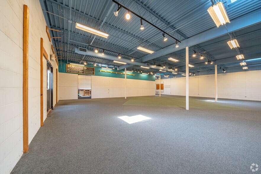 More Photos Of 4700 N University St, Peoria Freestanding For Sale