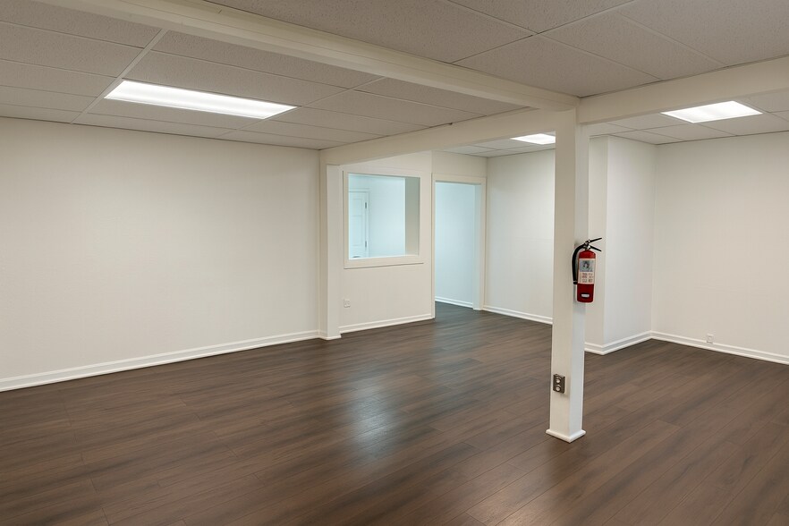 More Photos Of 3500 W Pioneer Pky, Pantego Industrial For Sale