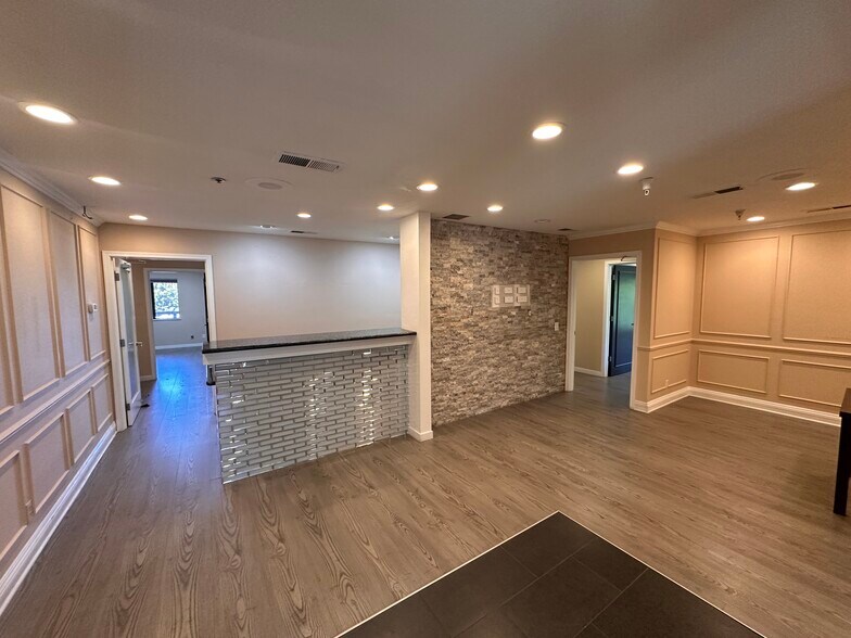 More Photos Of 910 Major Sherman Ln, Monterey Medical For Lease