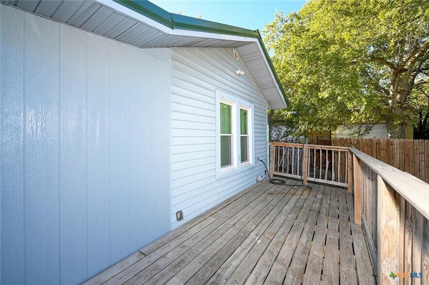 More Photos Of 1440 Business 35 Ave, New Braunfels Office For Sale