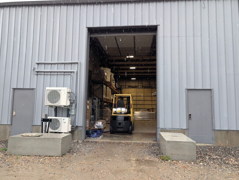 More Photos Of 237 River Rd, Uxbridge Warehouse For Lease