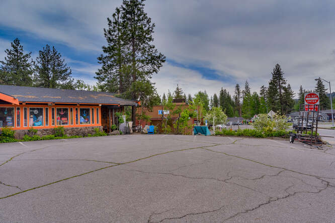 More Photos Of 170 N Lake Blvd, Tahoe City Storefront For Lease