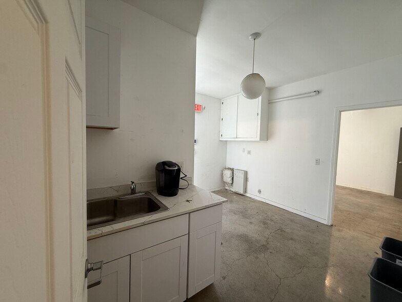 More Photos Of 11611-11615 Washington Pl, Los Angeles Storefront Retail Residential For Lease