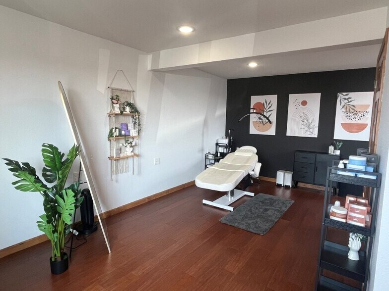 More Photos Of 1710 E Grand Xing, Mobridge Office For Sale