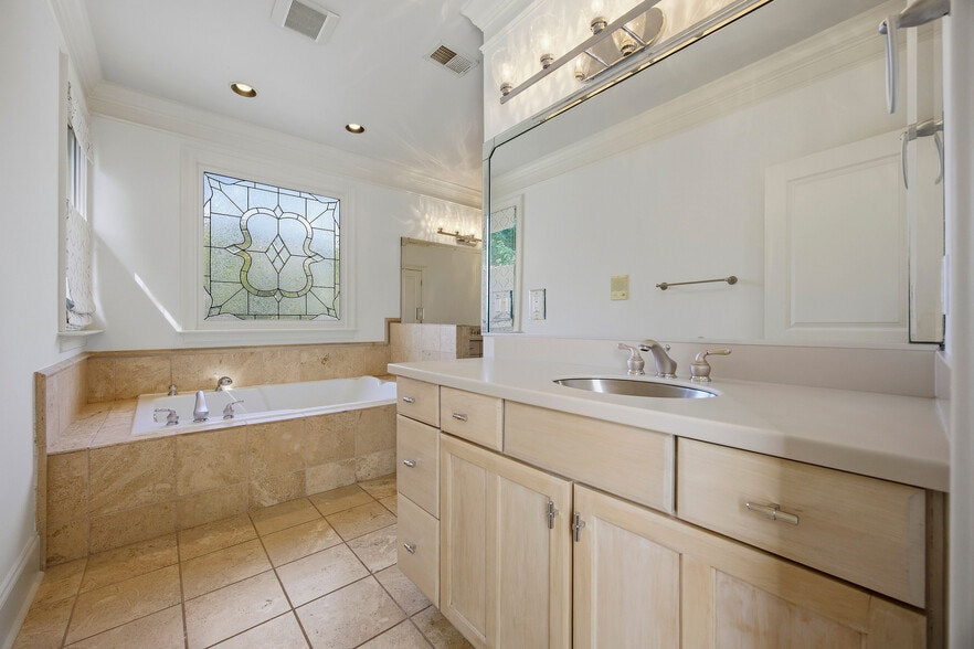 More Photos Of 574 East Ave NE, Atlanta Specialty For Sale