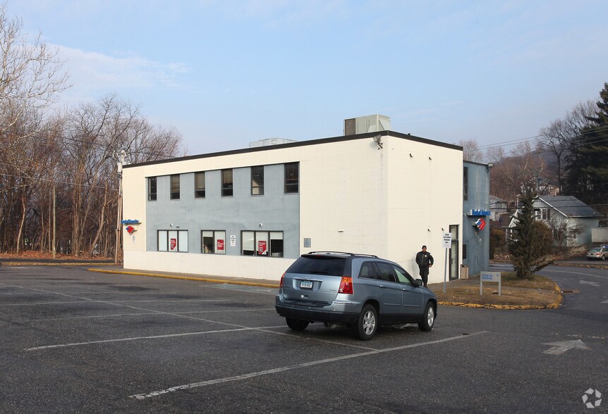 More Photos Of 992 Cooke St, Waterbury Office For Lease