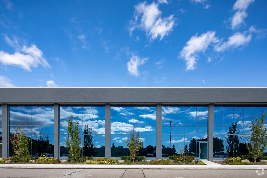 More Photos Of 1075 North Service Rd W, Oakville Showroom For Sale