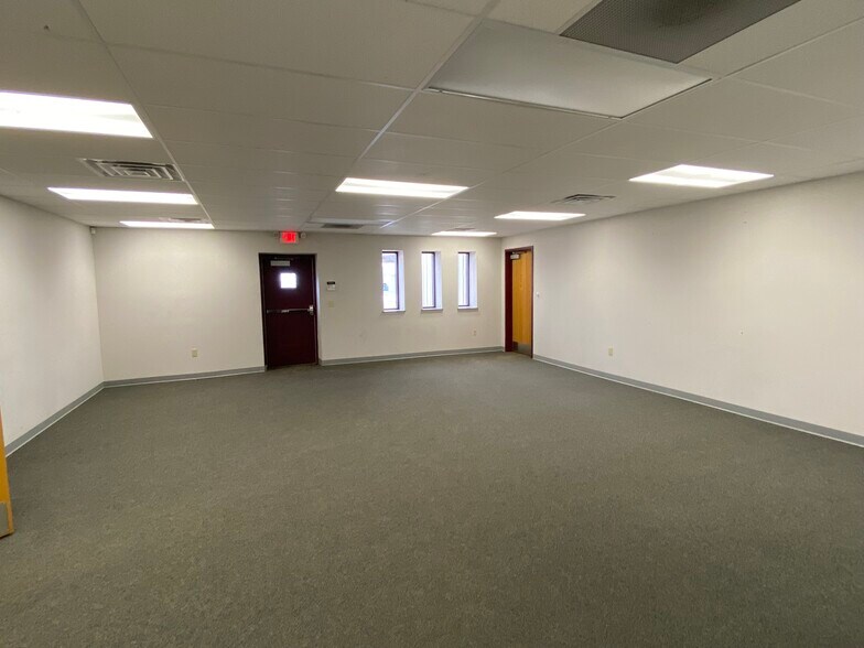 More Photos Of 2704 Jedderds Ave, Fort Wayne Warehouse For Sale