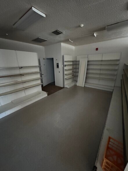 More Photos Of 3450 17th St, Sarasota General Retail For Sale