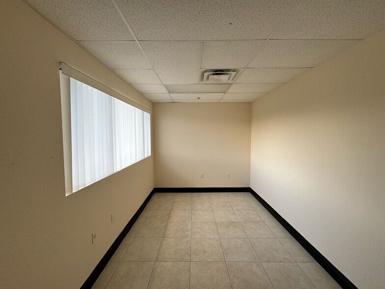 More Photos Of 1490 Sunshadow Dr, Casselberry Loft Creative Space For Lease