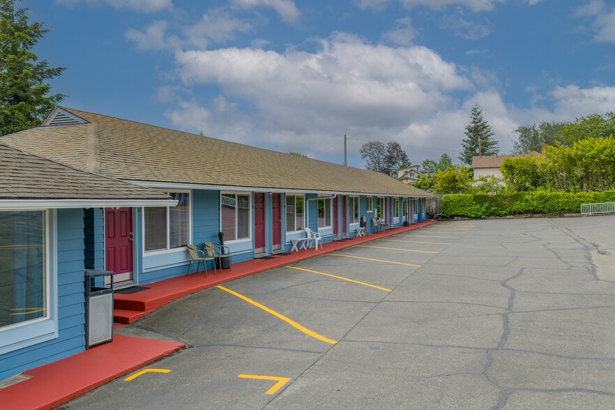 More Photos Of 787 N Central Blvd, Coquille Hotel For Sale