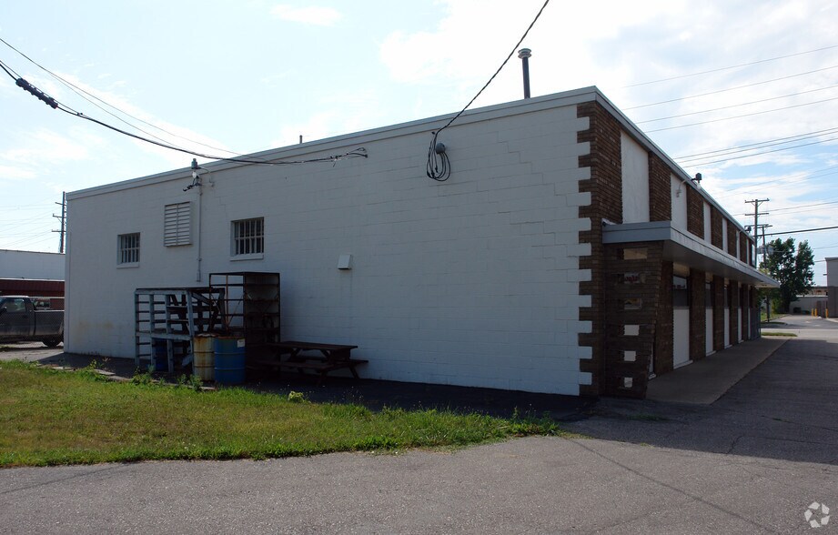 More Photos Of 13647 E 10 Mile Rd, Warren Warehouse For Lease