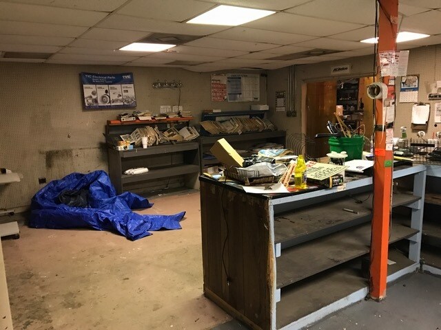 More Photos Of 950 S Gallatin St, Jackson Industrial For Lease
