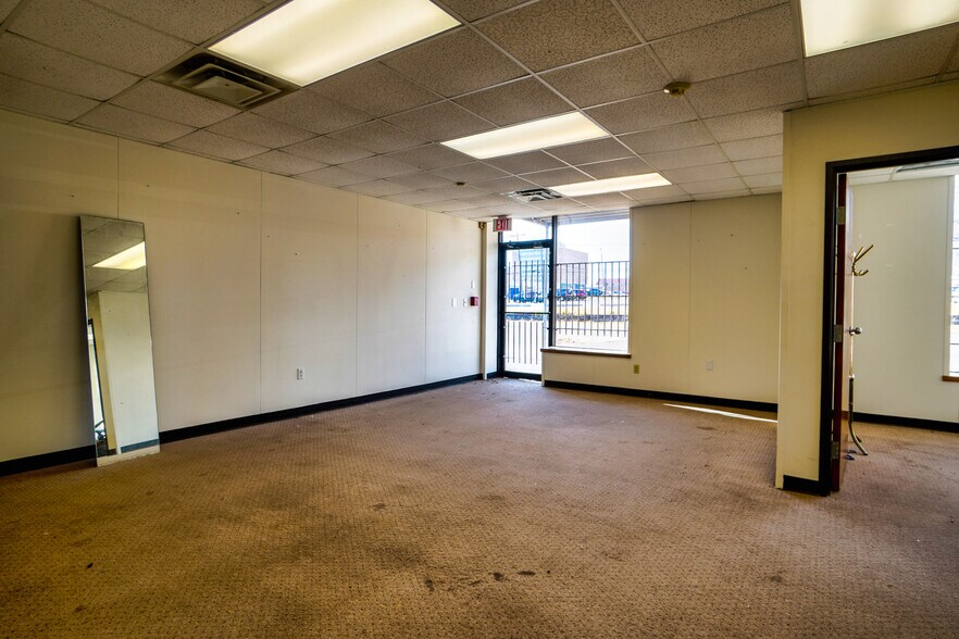 More Photos Of 8 NW 8th St, Oklahoma City Light Manufacturing For Lease