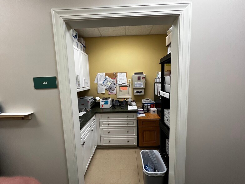 More Photos Of 1258 Mann Dr, Matthews Medical For Sale