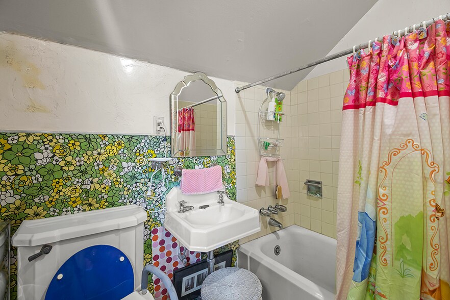 More Photos Of 322 Athol Ave, Oakland Multifamily For Sale