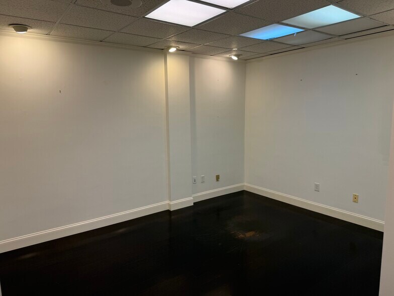 More Photos Of 4627 Ponce de Leon Blvd, Coral Gables Office For Lease