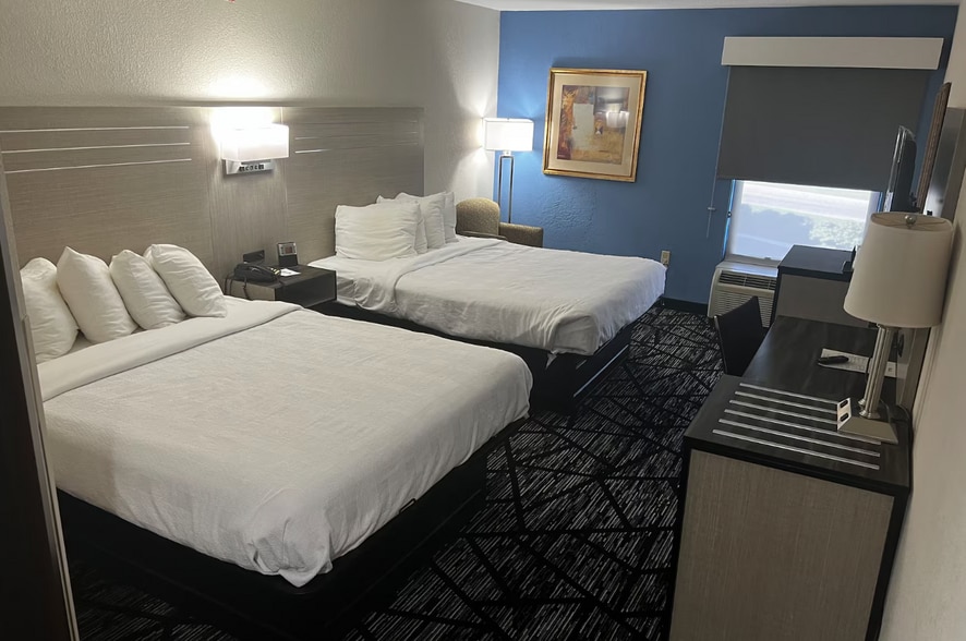 More Photos Of 40 New Garver Rd, Monroe Hotel For Sale