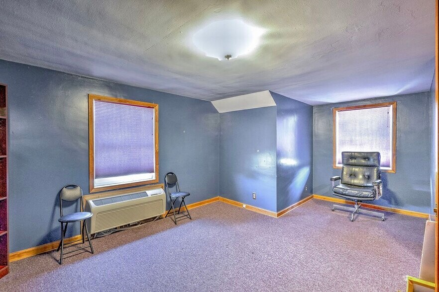 More Photos Of 719 Coshocton Ave, Mount Vernon Office For Sale
