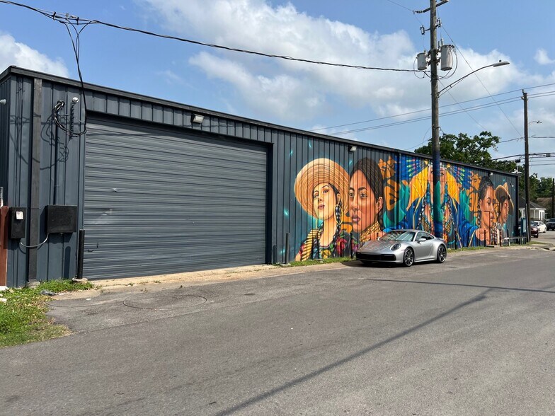 More Photos Of 5101 Canal St, Houston Flex For Lease