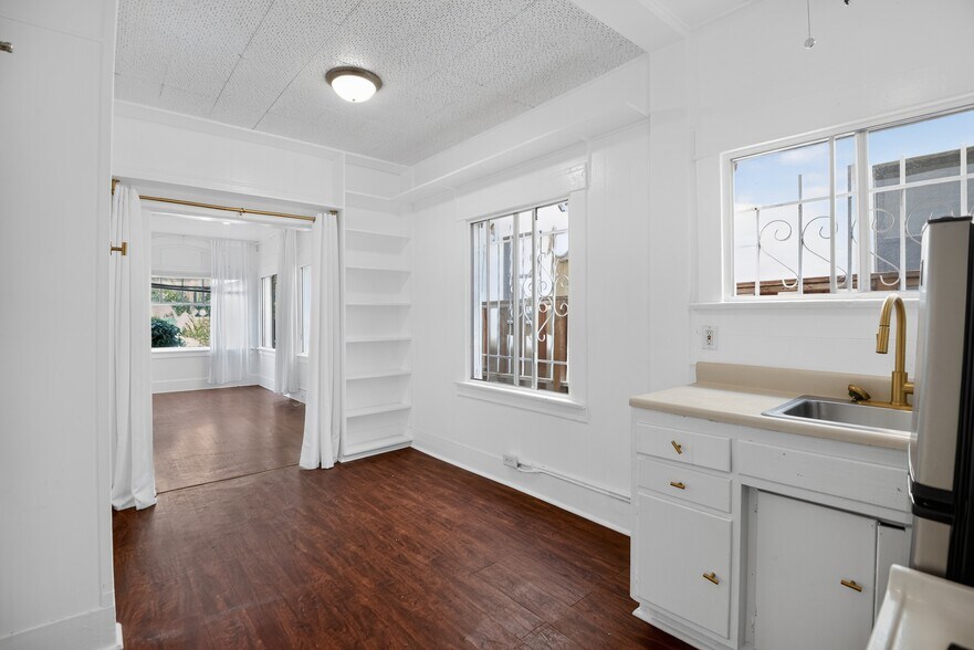 More Photos Of 30 Dudley Ave, Venice Apartments For Sale