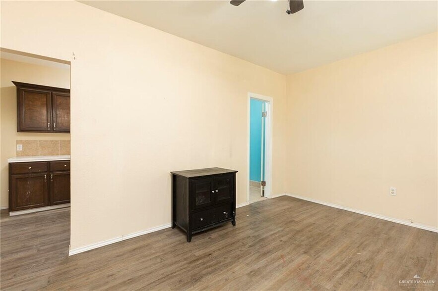 More Photos Of 7504 N Expressway 281, Edinburg Apartments For Sale