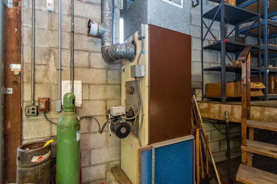 More Photos Of 6712 Main St, Martins Creek Service Station For Sale