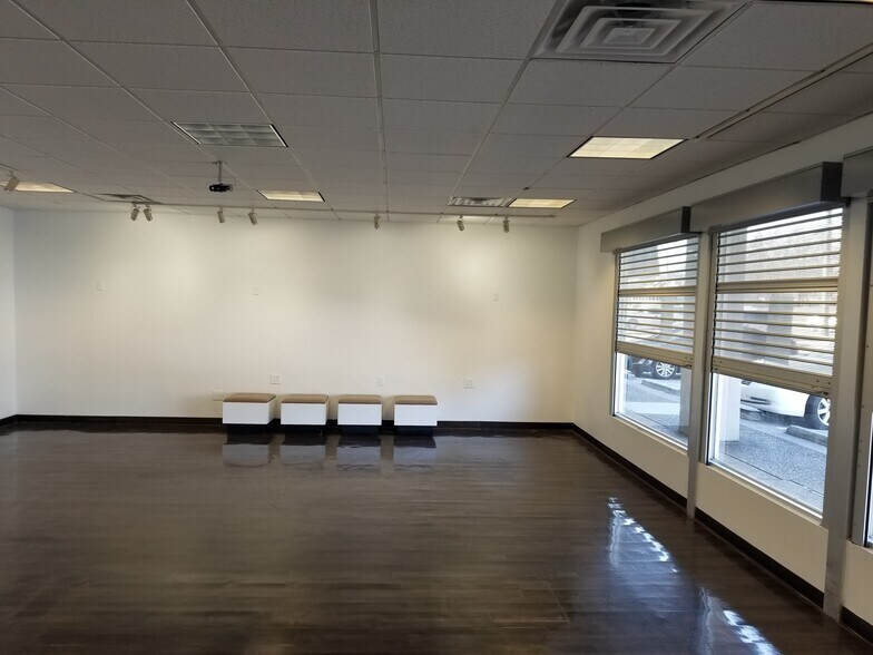 More Photos Of 6301-6313 Stage Rd, Memphis Storefront Retail Office For Sale