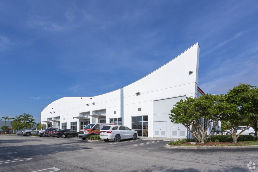 Primary Photo Of 1701 NW 112th Ave, Miami Storefront Retail Office For Lease