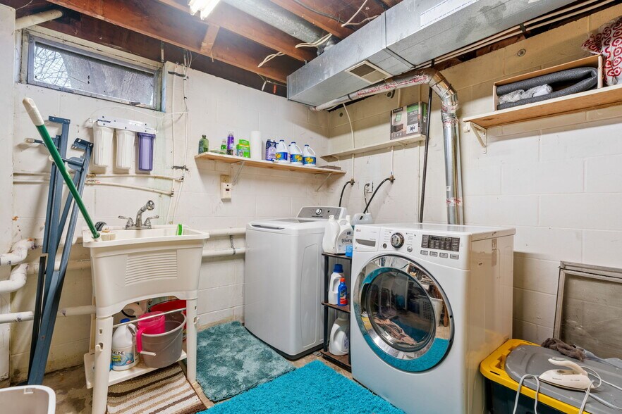 More Photos Of 38804 8th Ave, North Branch Office Residential For Sale