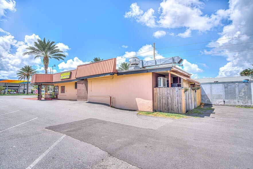 More Photos Of 2017 S Ridgewood Ave, South Daytona Restaurant For Sale