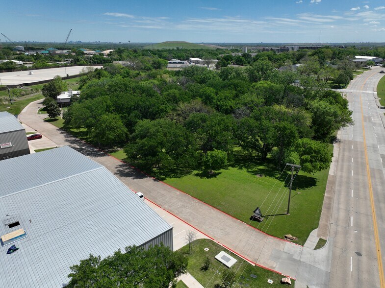 More Photos Of 886 N Mill St, Lewisville Office For Sale